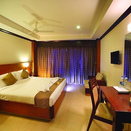 Hotel Zodiac Regency 콜람 외부 사진