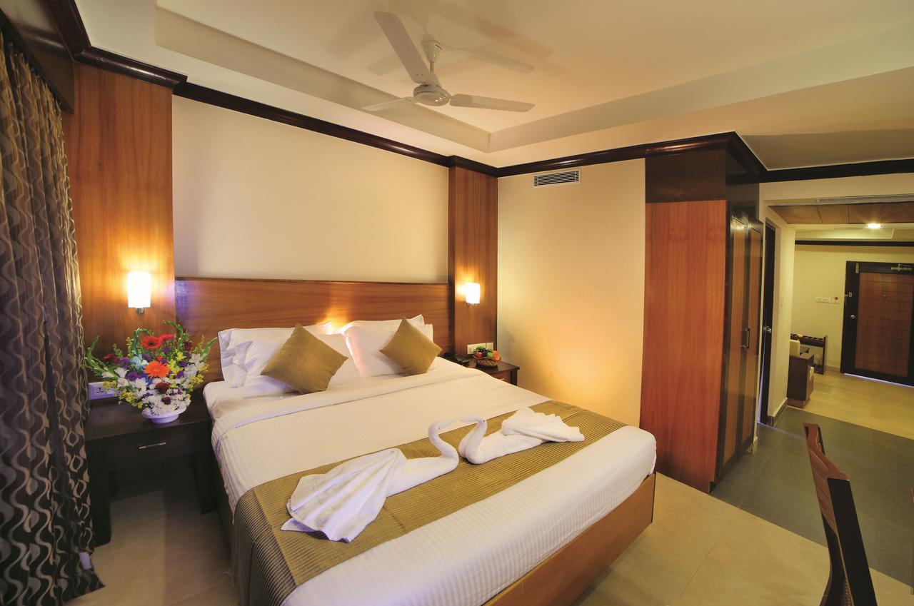 Hotel Zodiac Regency 콜람 외부 사진