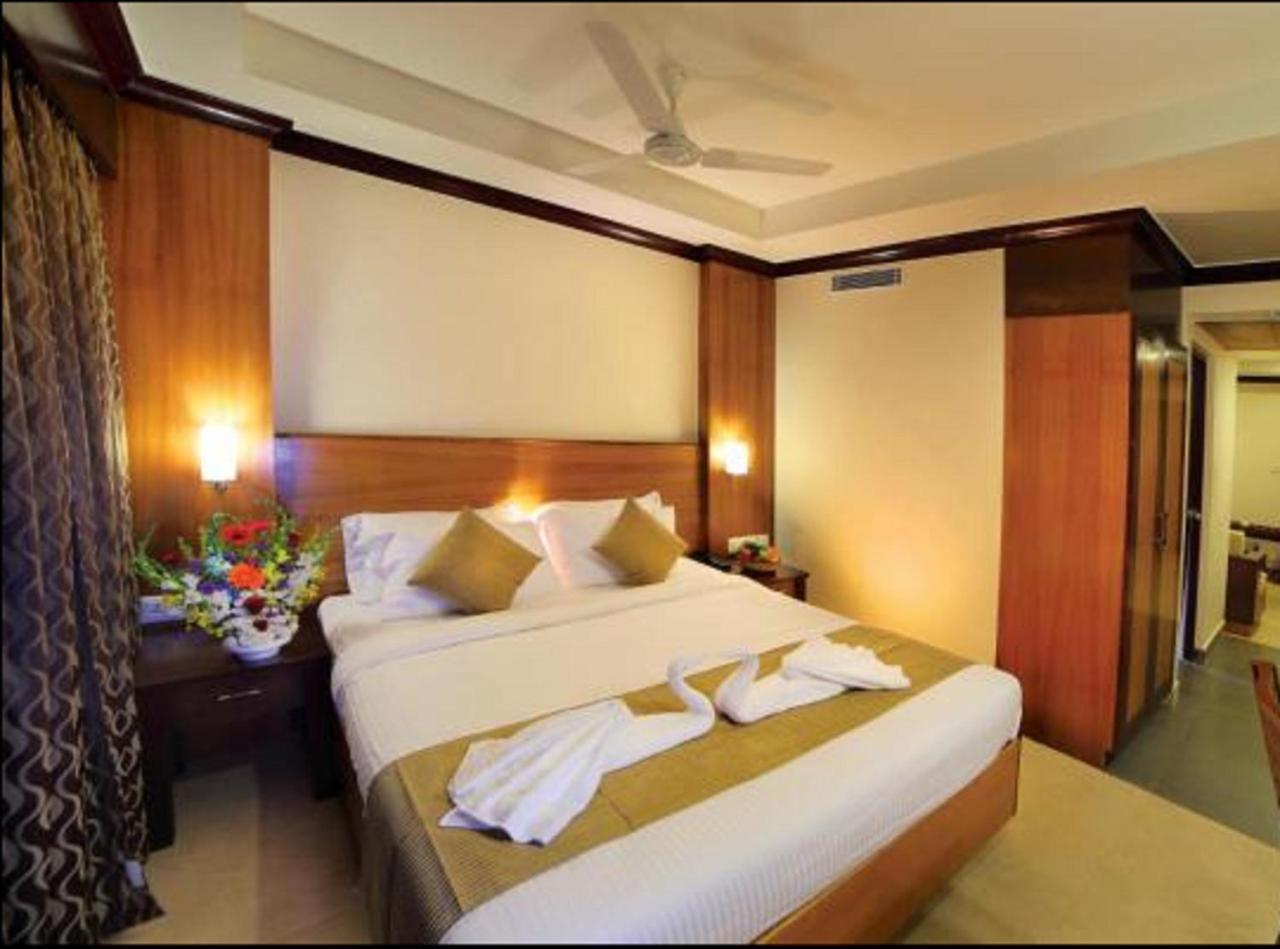 Hotel Zodiac Regency 콜람 외부 사진